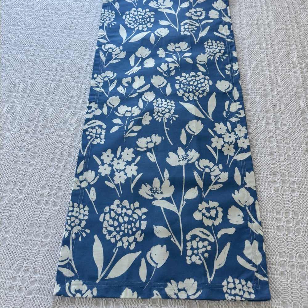 NWOT Spoonflower Table Runner